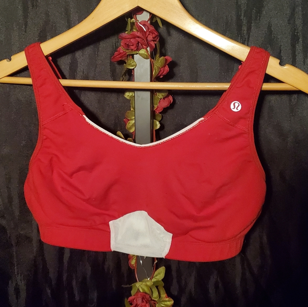 Red Vintage Lululemon sports bra in excellent condition size 8